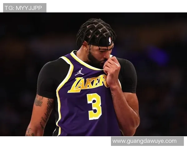 安东尼戴维斯挑战大学生篮球队展现实力与青春碰撞的精彩对决